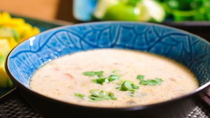 Кокосовый суп с курицей по-тайски