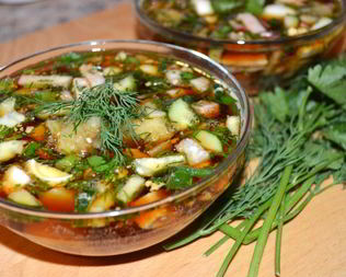 Быстрая окрошка с бужениной и редисом