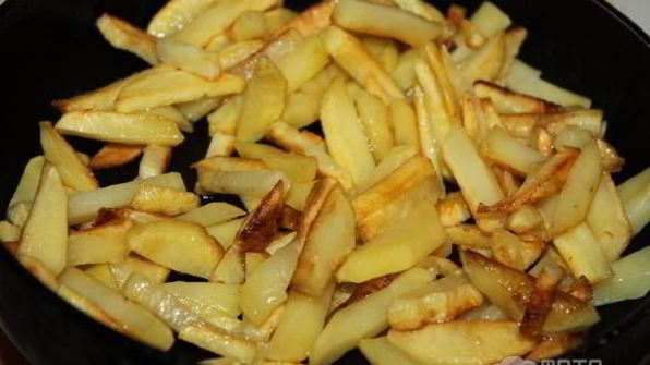 килька в томате с жареной картошкой