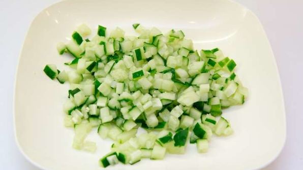 окрошка на сыворотке с колбасой