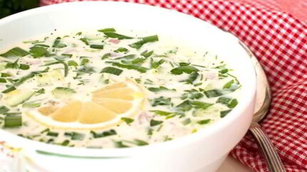 Окрошка на воде с сервелатом и лимоном