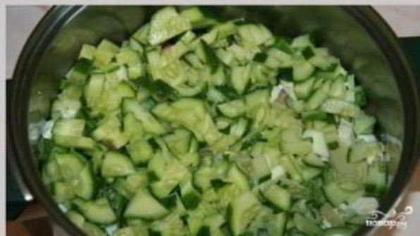 окрошка с квасом и кефиром