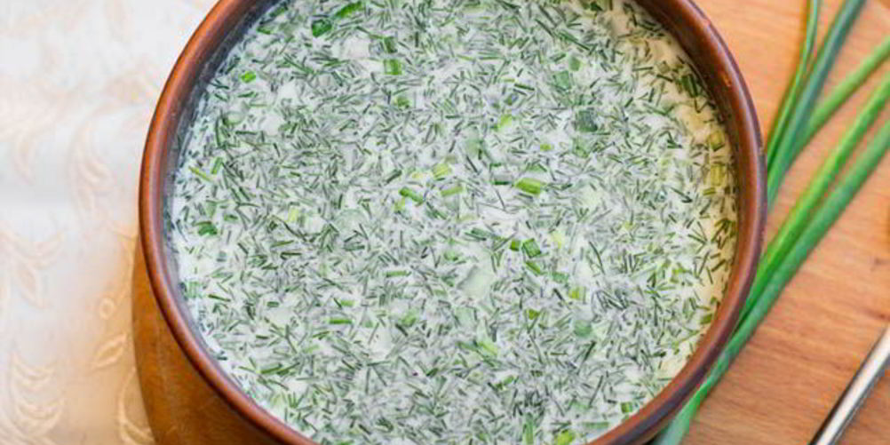 Рецепт окрошки с минеральной негазированной водой, кефиром и курицей