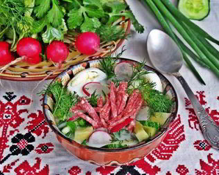 Окрошка с салями на йогурте