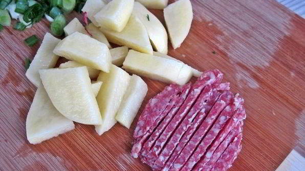 окрошка с салями на йогурте