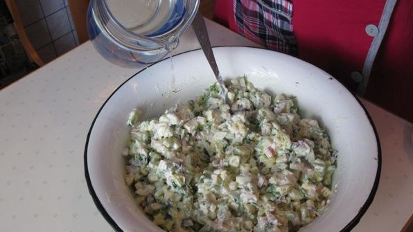 вкусная окрошка на сметане и воде