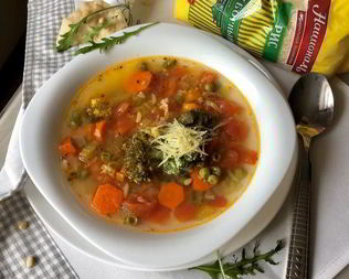 Минестроне с рисом и песто из руколы