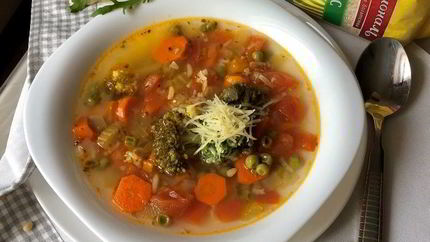 Минестроне с рисом и песто из руколы