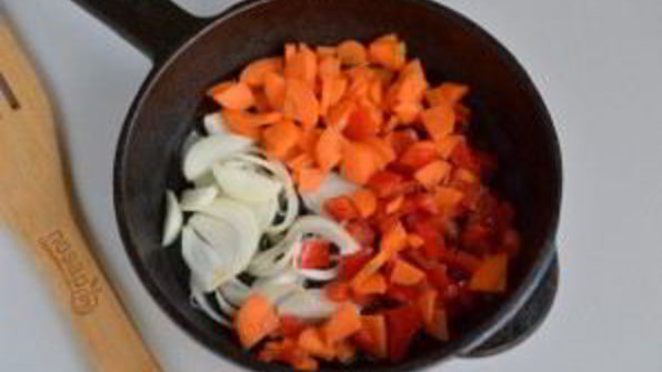 наваристый суп с фрикадельками и овощами