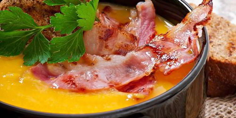 Рецепт овощного крема-супа жареным беконом