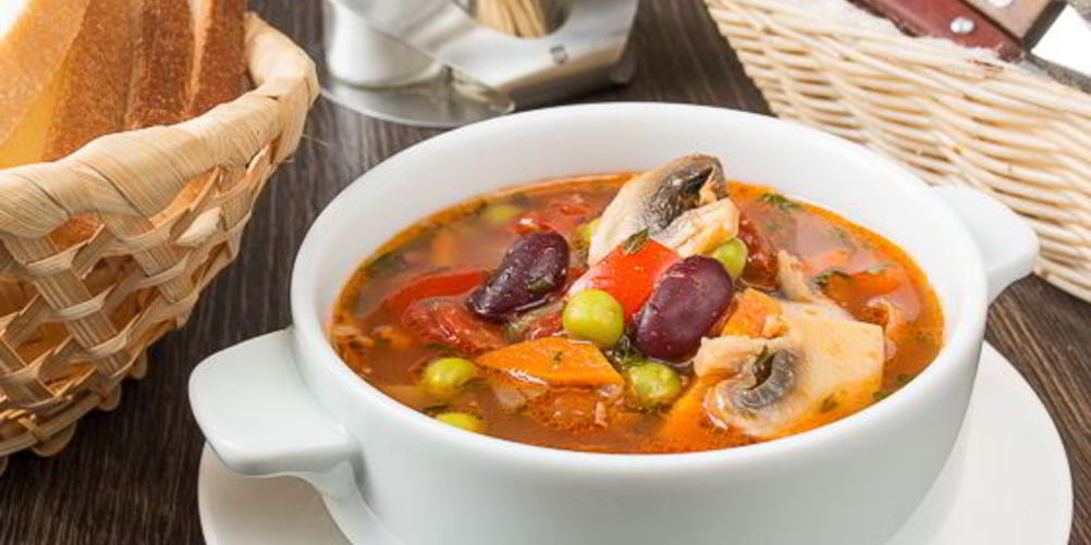 Рецепт овощного супа с беконом и фасолью