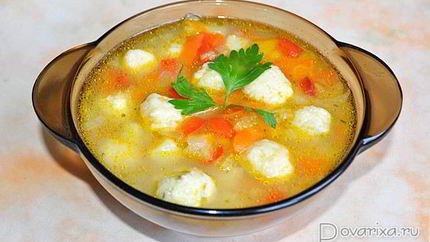 Овощной суп с сырными клецками-шариками