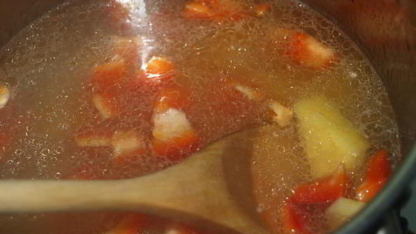 суп из форели с плавленным сыром и овощами