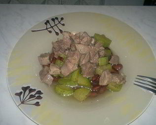 Фасолевая похлебка с бедром индейки и кабачком