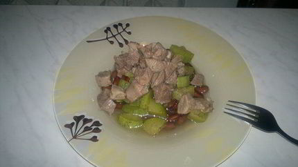 Фасолевая похлебка с бедром индейки и кабачком