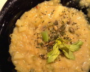 Гороховая похлебка с карри и сельдереем