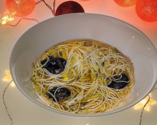 Похмельный суп с лапшой и пореем