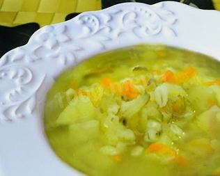 Постный рассольник с перловкой