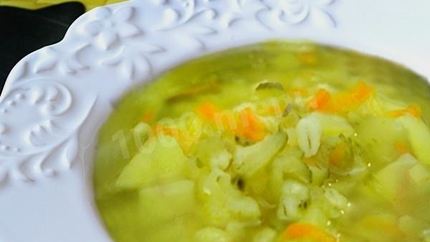 Постный рассольник с перловкой