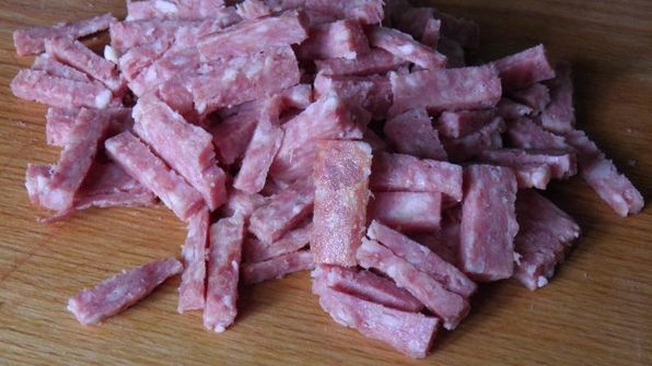 рассольник с копченой колбасой и перловкой