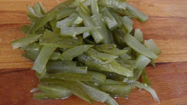 рассольник с копченой колбасой и перловкой