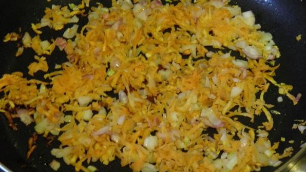 рассольник с копченой колбасой и перловкой