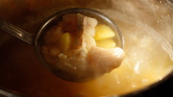 рыбный суп с креветками