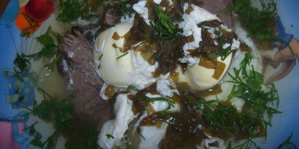 Рецепт диетических щавелевых щей с яйцами пашот