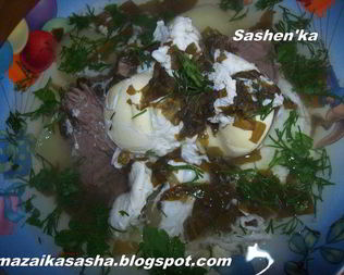 Диетические щавелевые щи с яйцами пашот