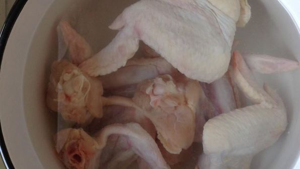 щи зеленые с крапивой на курином бульоне