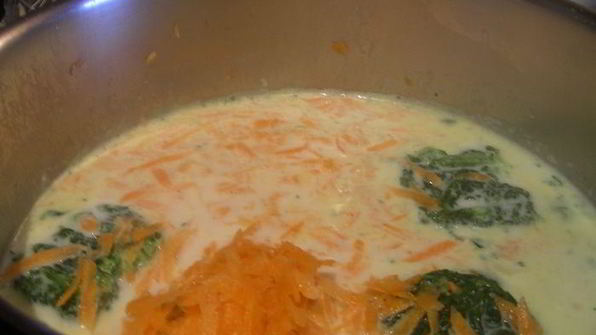 сливочный суп с морковью и шпинатом