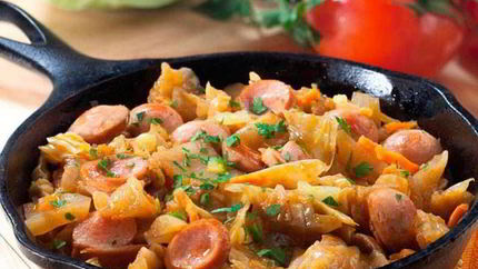 Ароматная солянка с сосисками