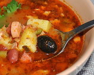 Мясная солянка с фасолью