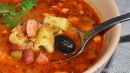 Мясная солянка с фасолью