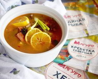 Рыбная солянка с грибами и креветками