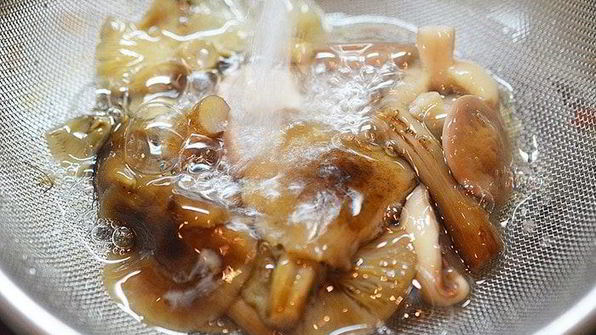 рыбная солянка с грибами и креветками