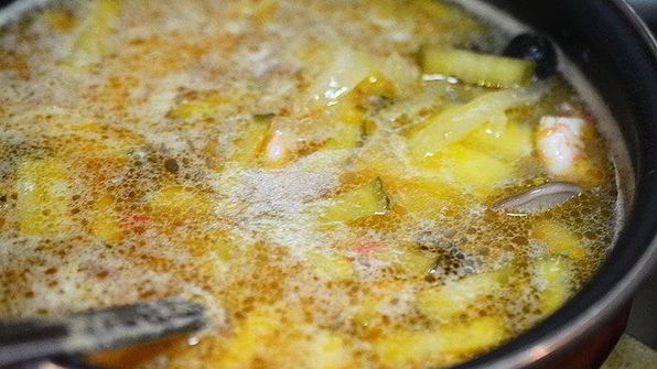 рыбная солянка с грибами и креветками