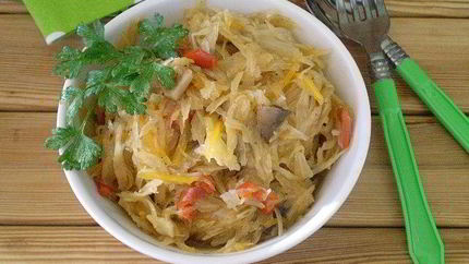 Солянка с грибами и капустой