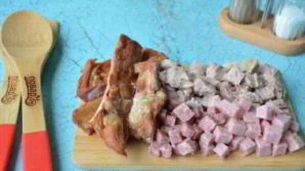 солянка с копченостями в хлебе