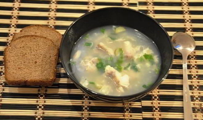 Суп Солянка рыбная из морской капусты с яйцом