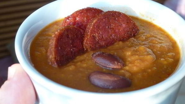 суп из фасоли и чоризо в деревенском стиле