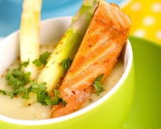 Суп из копченой семги и зеленой спаржи