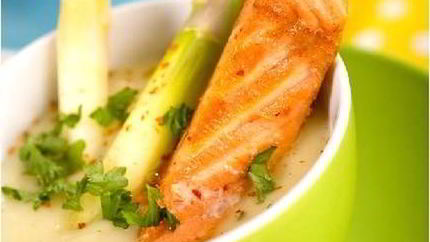 Суп из копченой семги и зеленой спаржи