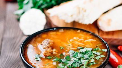 Харчо с кинзой и лимонным соком