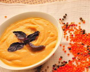 Пряный чечевичный суп-пюре с сыром Джюгас