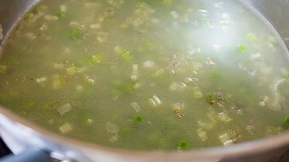 суп-пюре из горошка с запеченной курицей