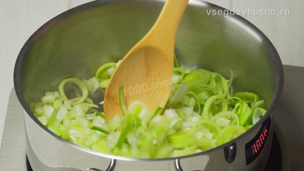 суп-пюре из кабачков с базиликом