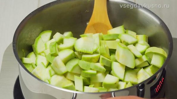 суп-пюре из кабачков с базиликом