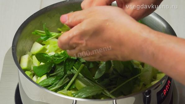 суп-пюре из кабачков с базиликом