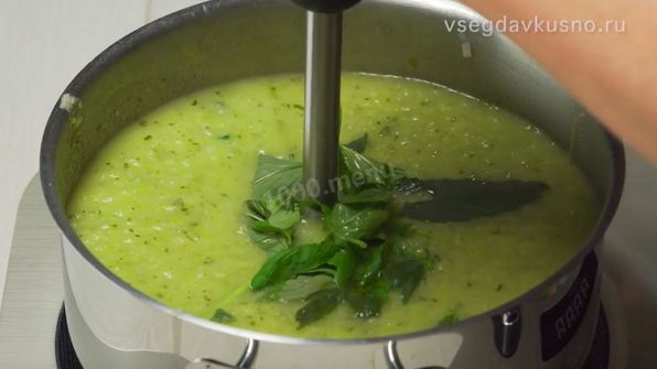 суп-пюре из кабачков с базиликом